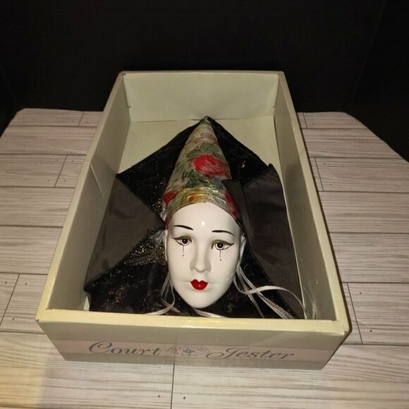 Court Jester Collection Ceramic Mardi Gras Painted Wall Hanging Mask Home Decor - Picture 1 of 9